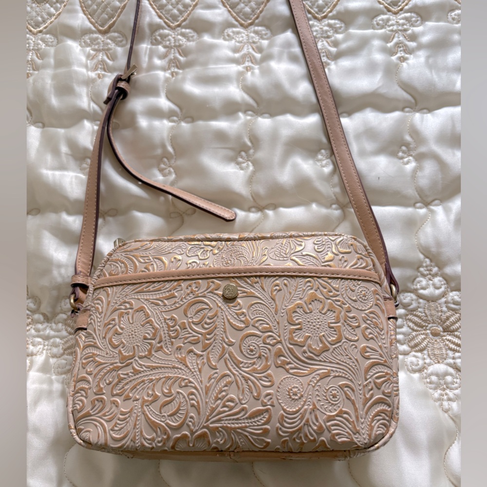 Tommy Bahama Gold Tan genuine leather camera bag, Embossed leather Crossbody Bag